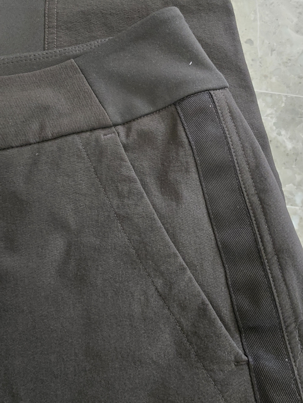 Athleta Sz 4 Wander Hybrid Pants - Picture 4 of 7